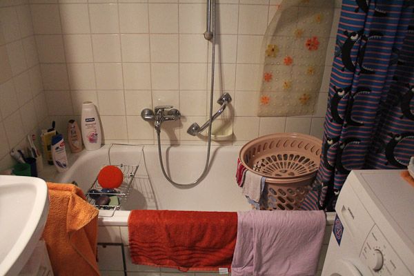 Vorher: Enge Badewanne mit Sturzrisiko